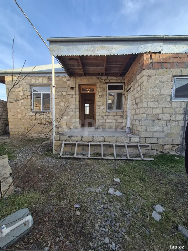 Satılır 4 otaqlı həyət evi 200 m²