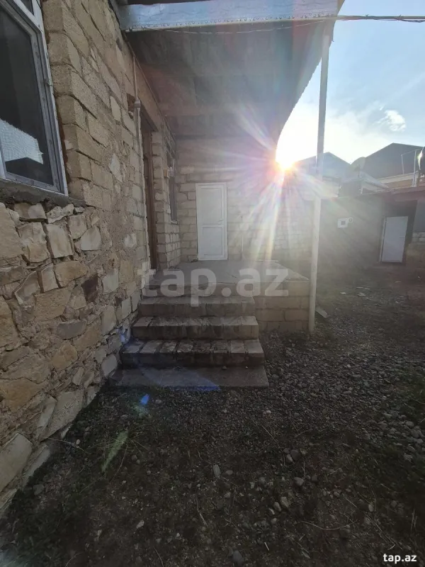 Satılır 4 otaqlı həyət evi 200 m²