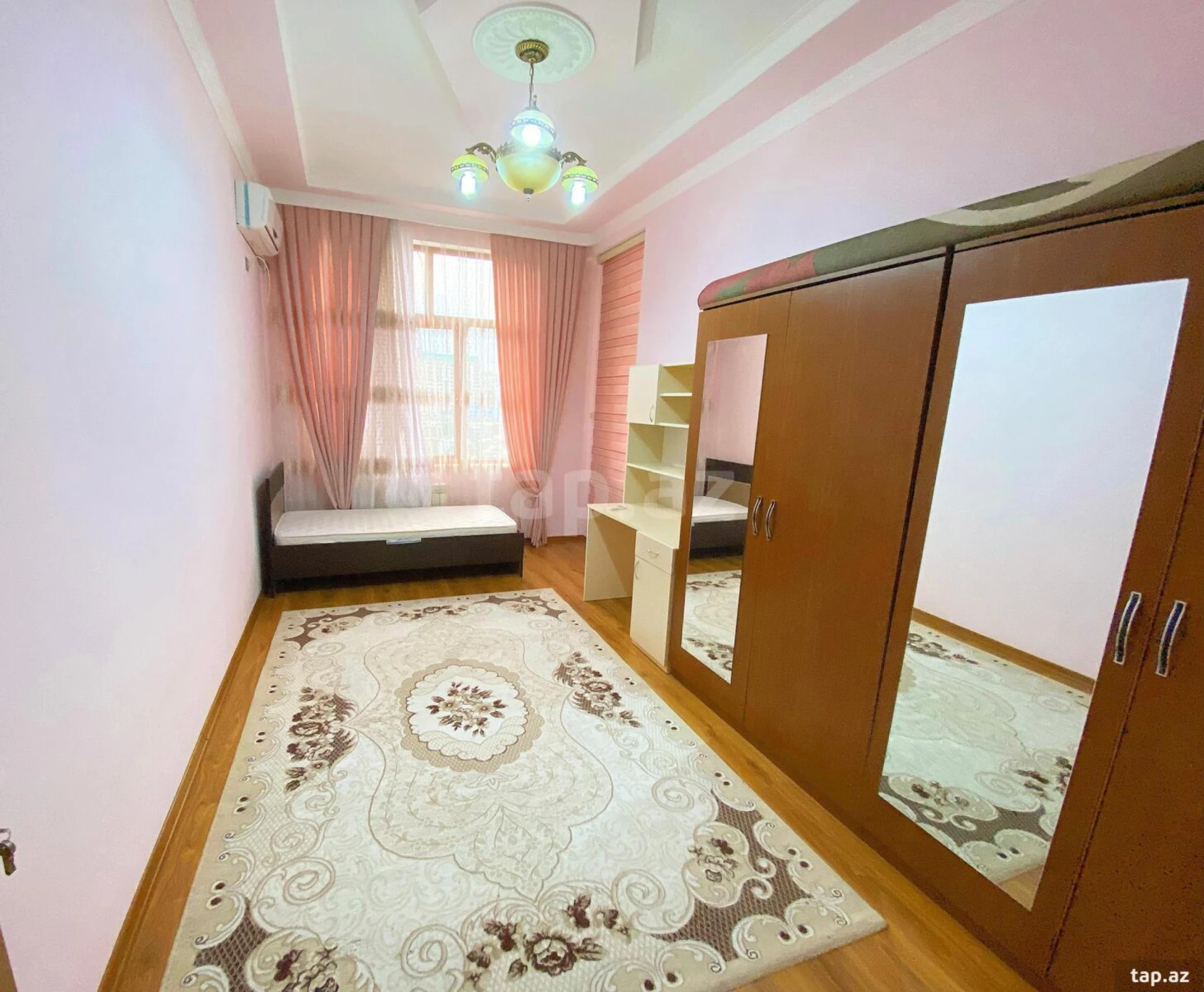 Kirayə verilir 4 otaqlı yeni tikili 198 m²