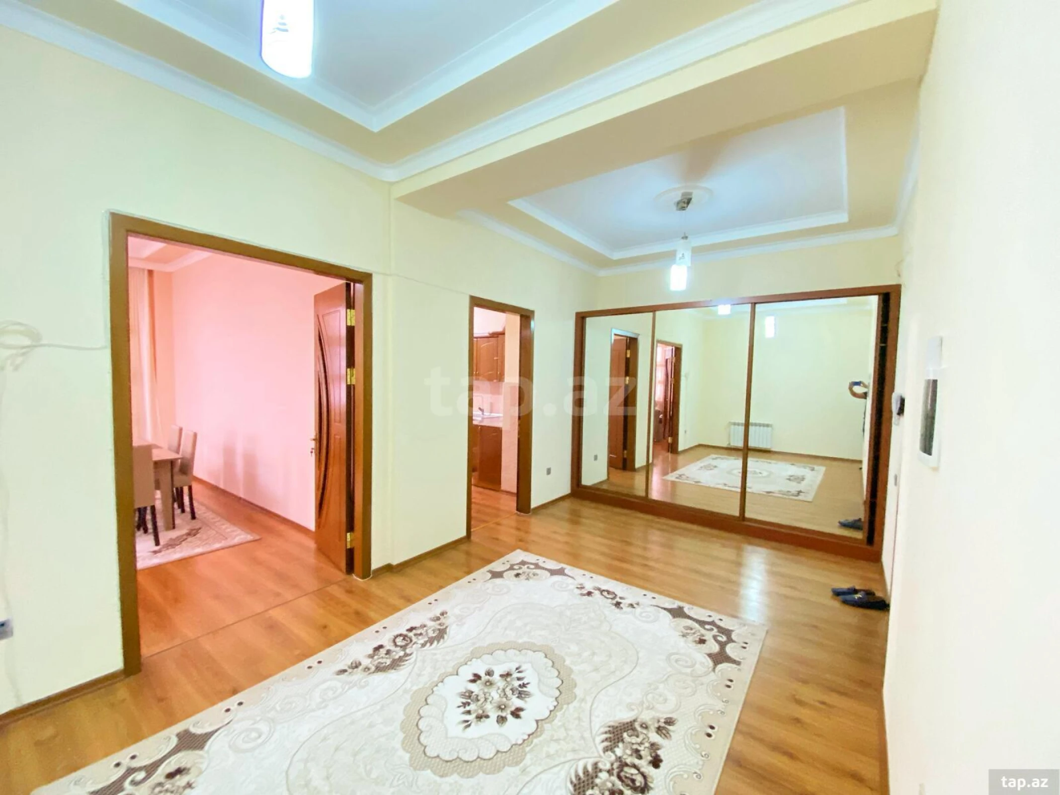 Kirayə verilir 4 otaqlı yeni tikili 198 m²