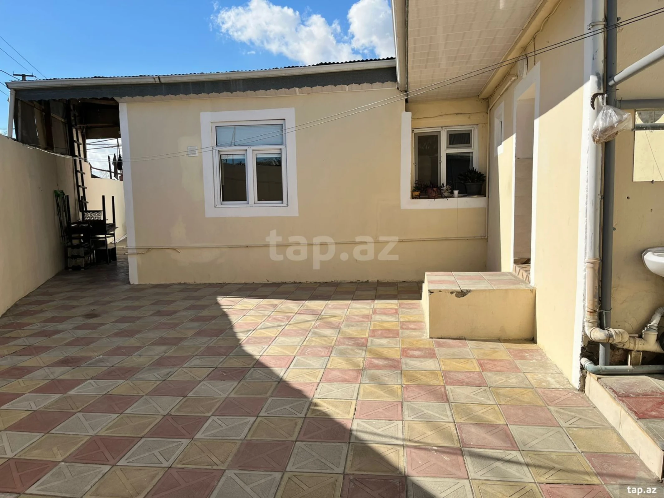 Satılır 4 otaqlı həyət evi 100 m²