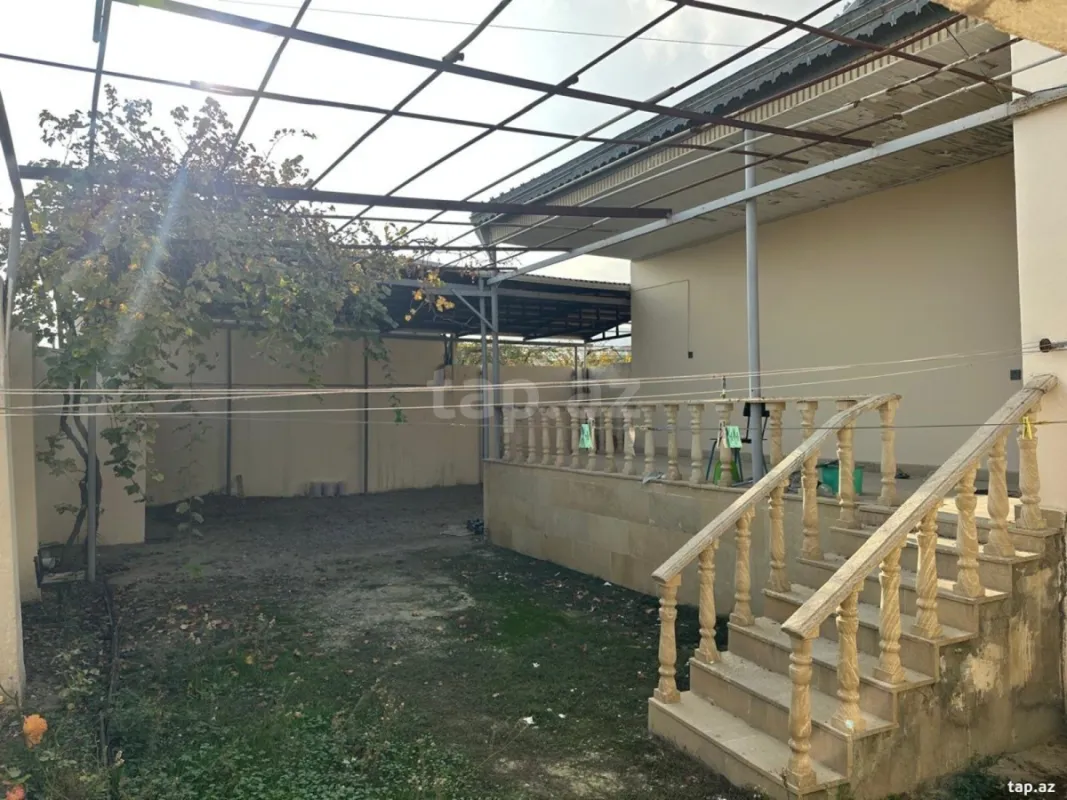 Satılır 4 otaqlı həyət evi