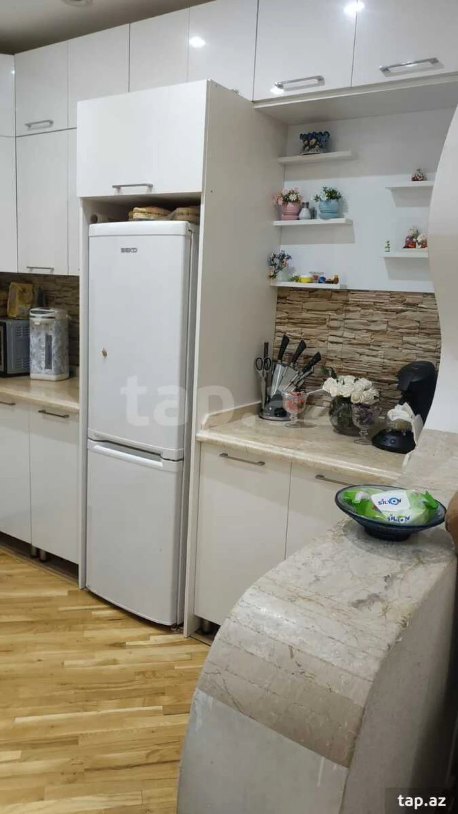 Satılır 3 otaqlı yeni tikili 80 m²