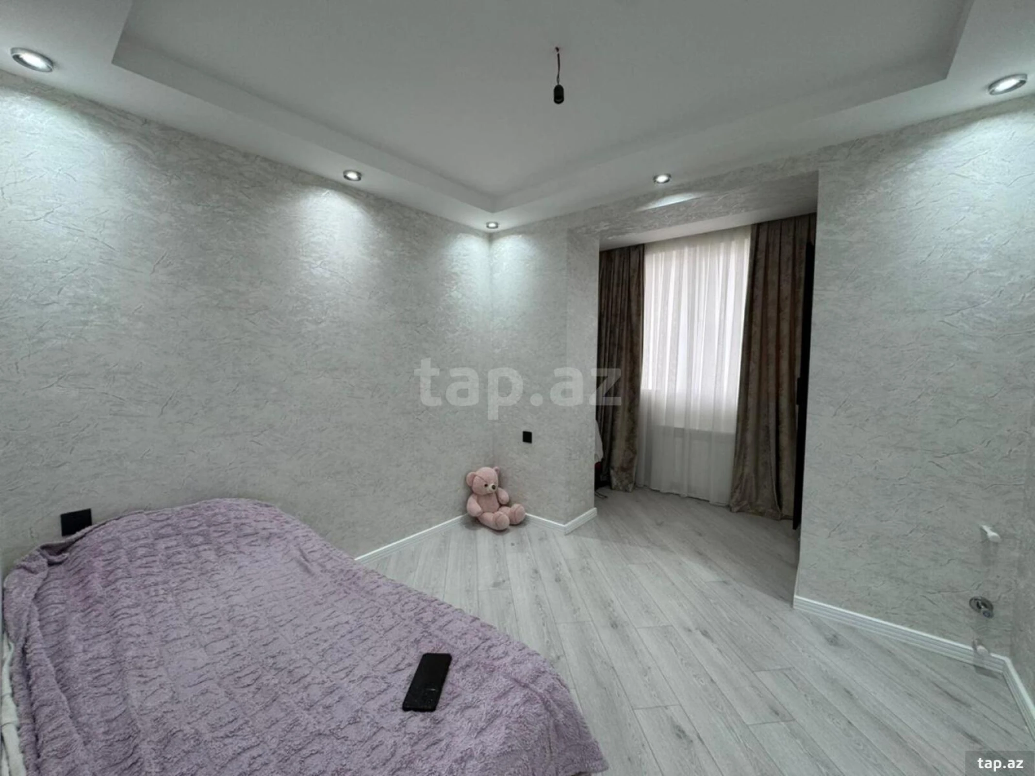 Satılır 5 otaqlı mənzil 120 m²