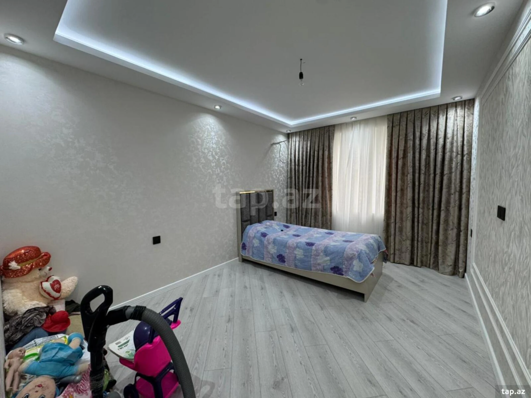 Satılır 5 otaqlı mənzil 120 m²