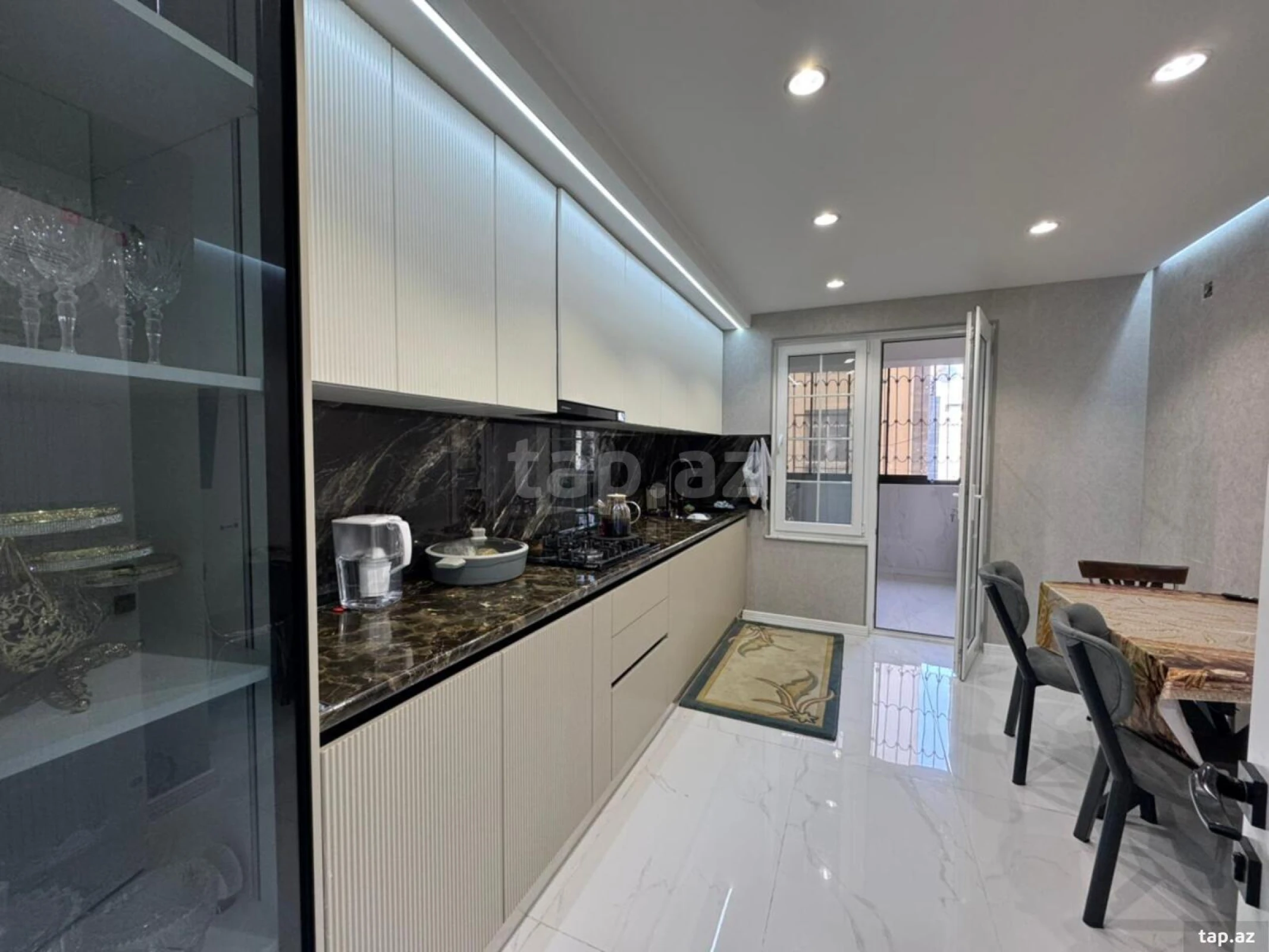 Satılır 5 otaqlı mənzil 120 m²
