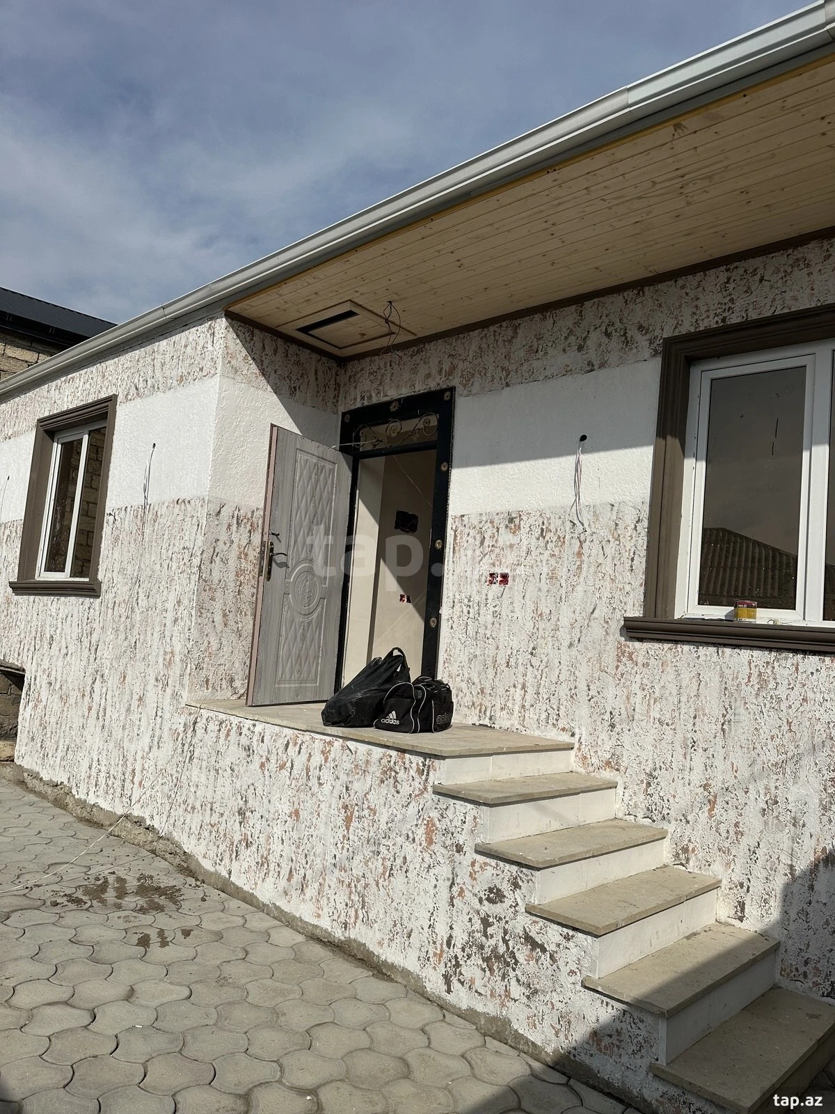 Satılır 3 otaqlı həyət evi