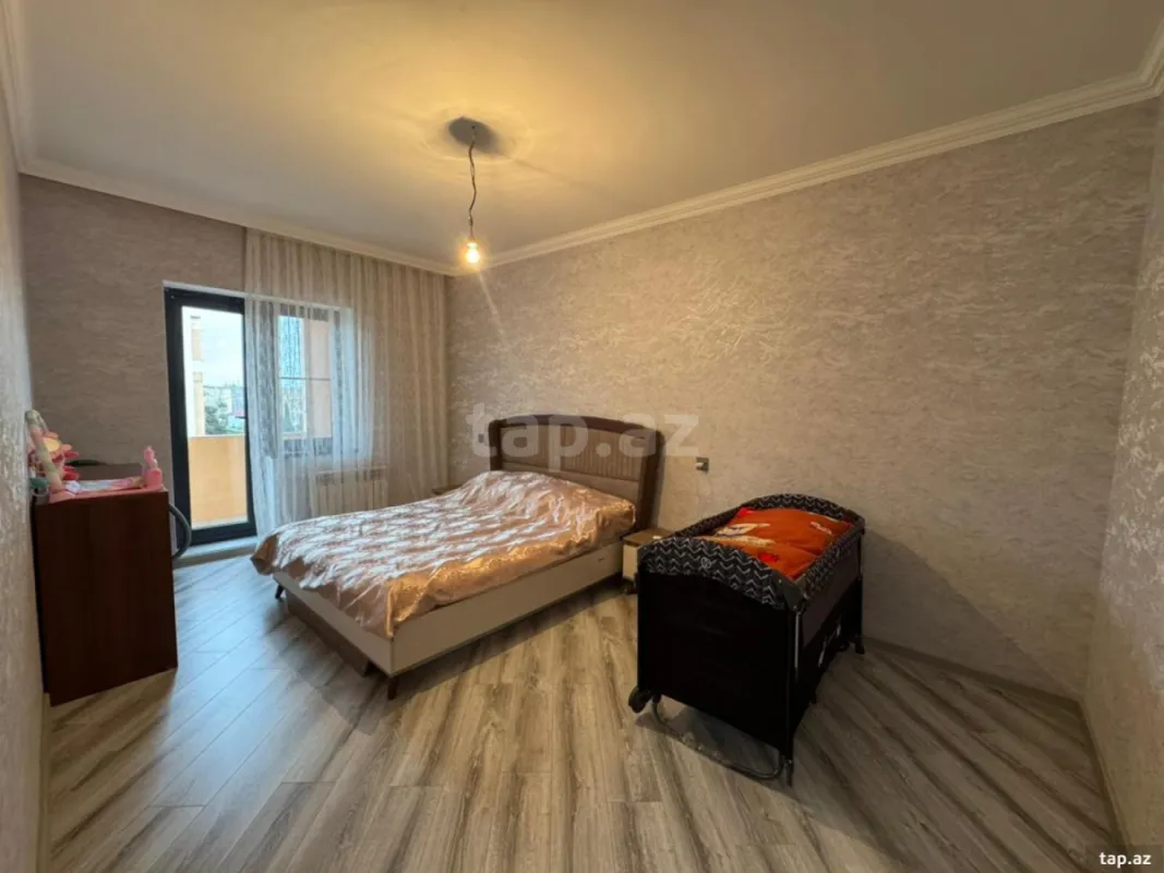 Satılır 5 otaqlı mənzil 130 m²