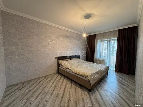 Satılır 5 otaqlı mənzil 130 m²