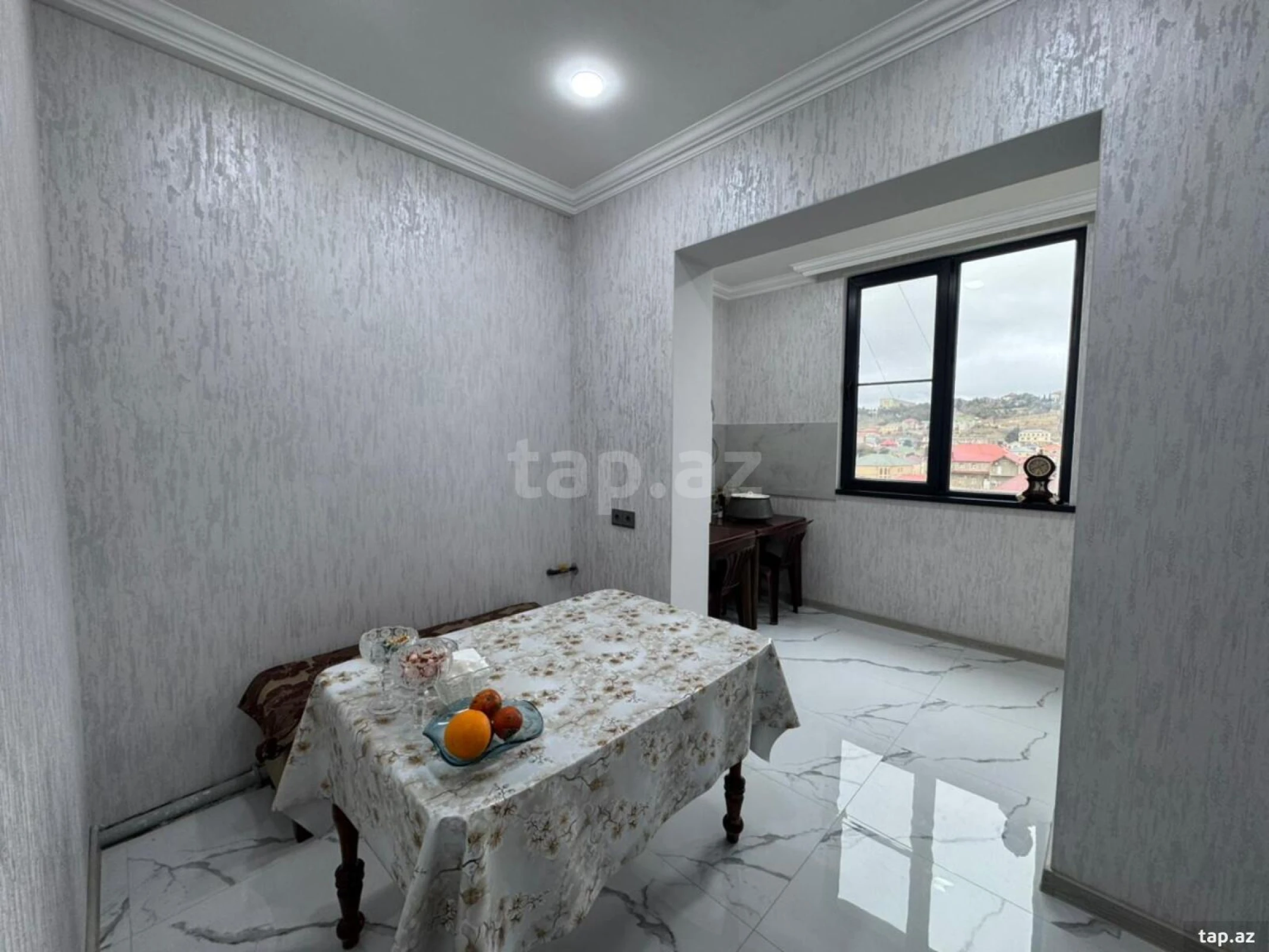 Satılır 5 otaqlı mənzil 130 m²