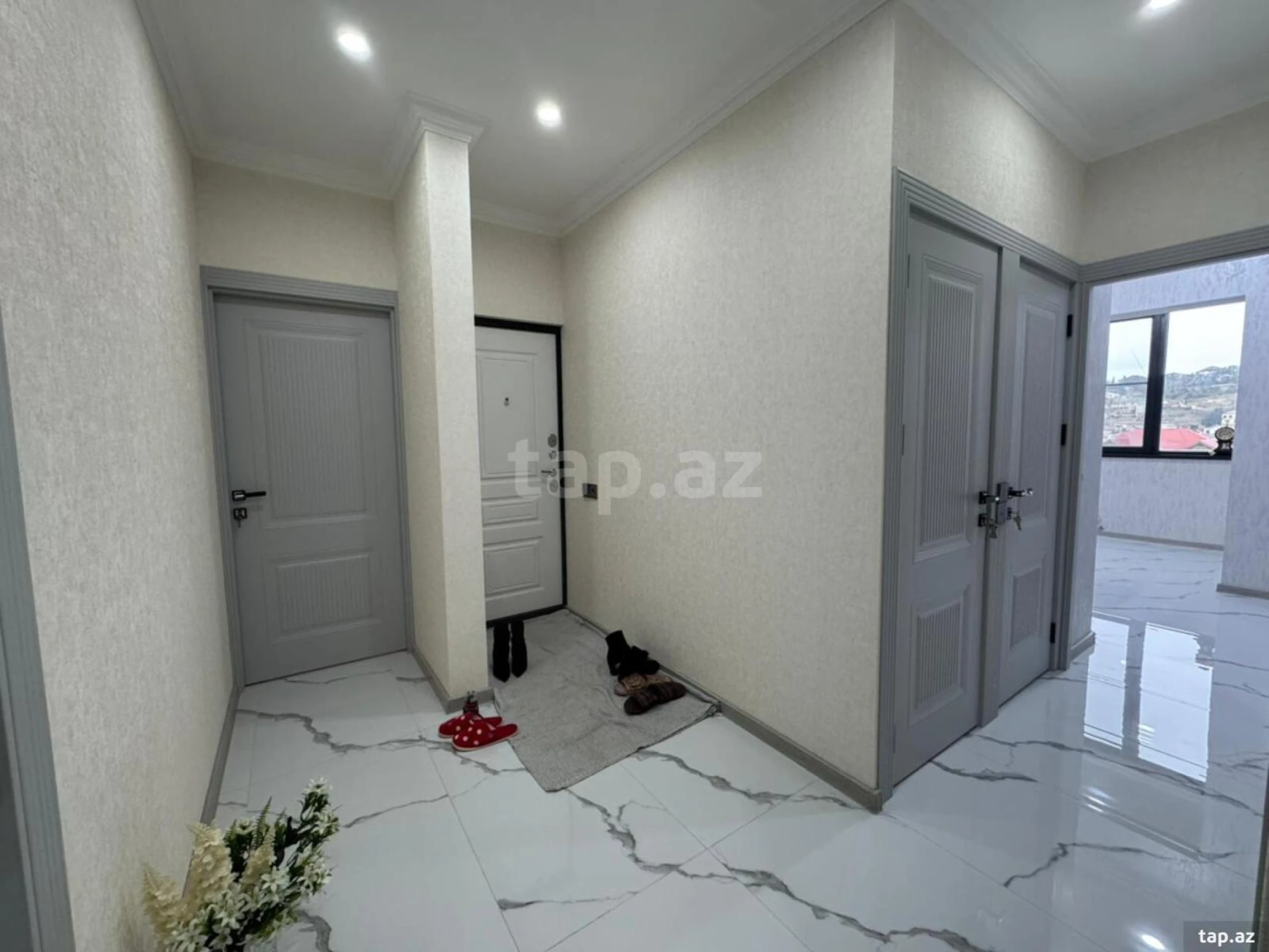 Satılır 5 otaqlı mənzil 130 m²