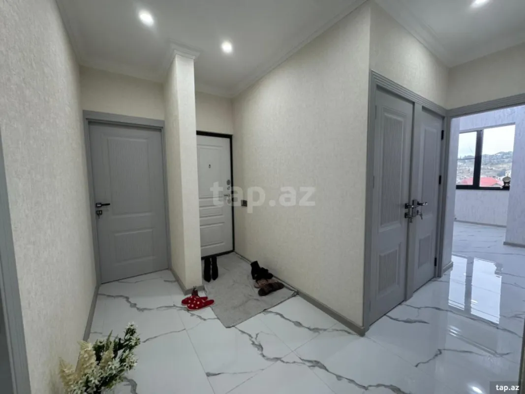 Satılır 5 otaqlı mənzil 130 m²