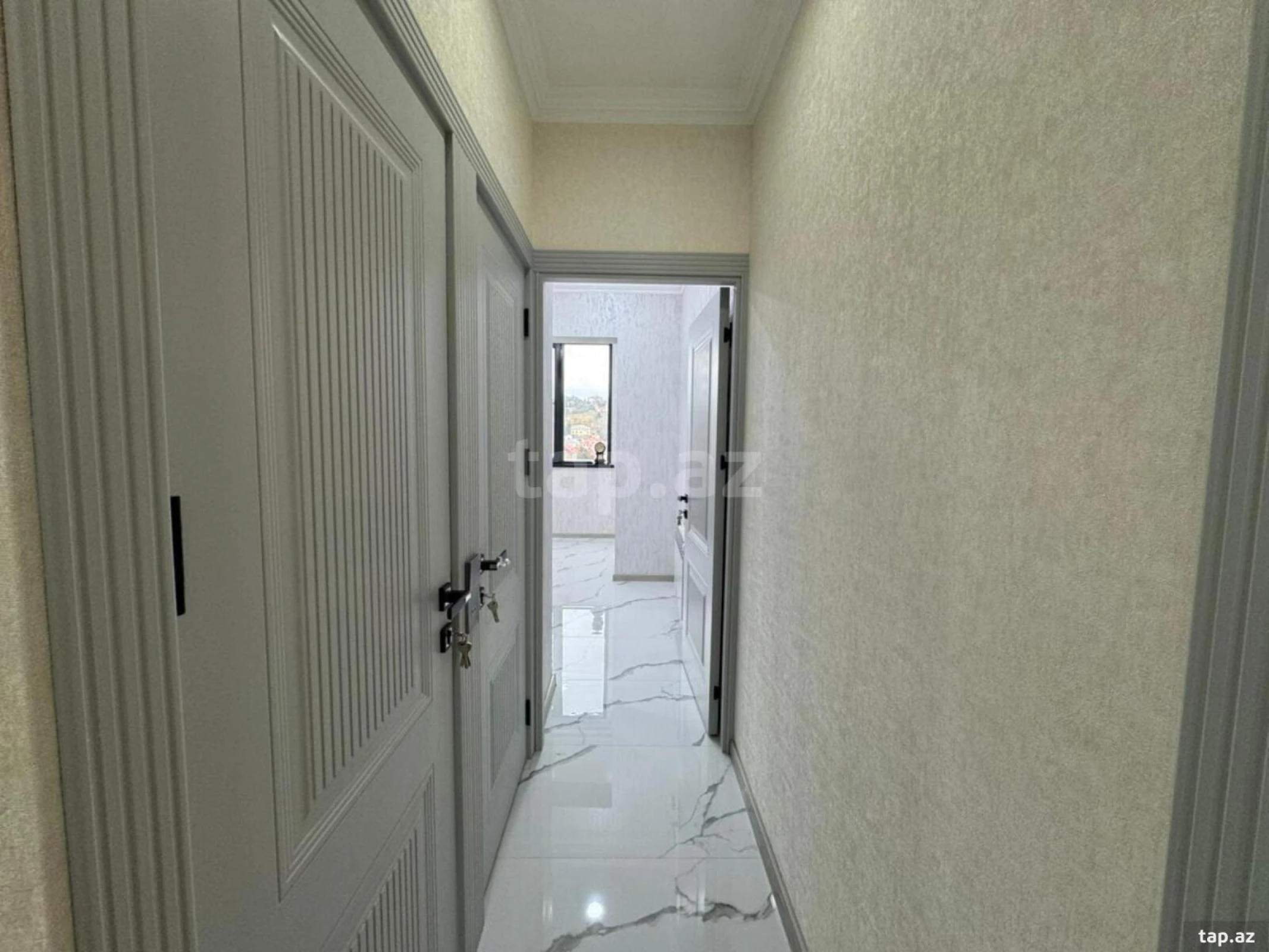 Satılır 5 otaqlı mənzil 130 m²