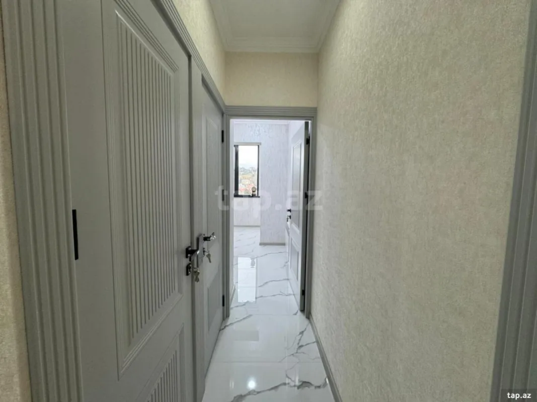 Satılır 5 otaqlı mənzil 130 m²