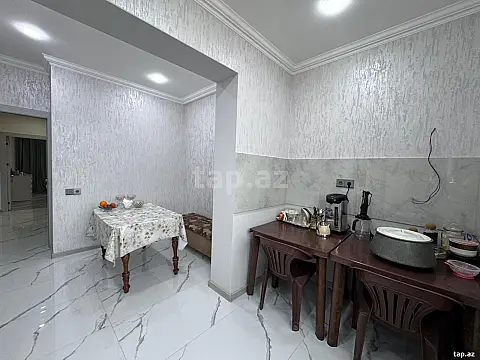 Satılır 5 otaqlı mənzil 130 m²