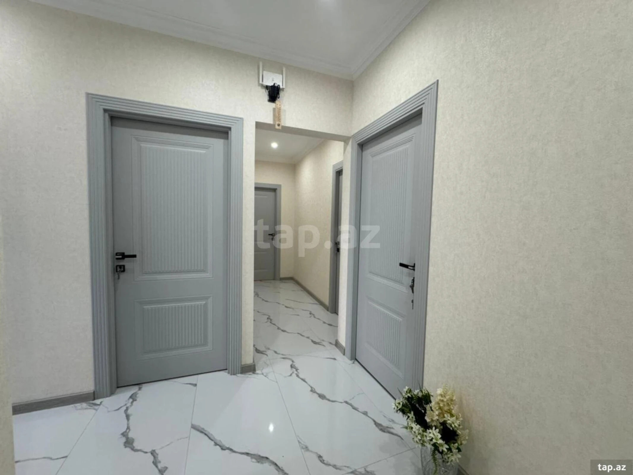 Satılır 5 otaqlı mənzil 130 m²