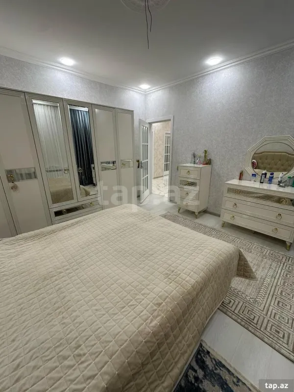 Satılır 5 otaqlı həyət evi