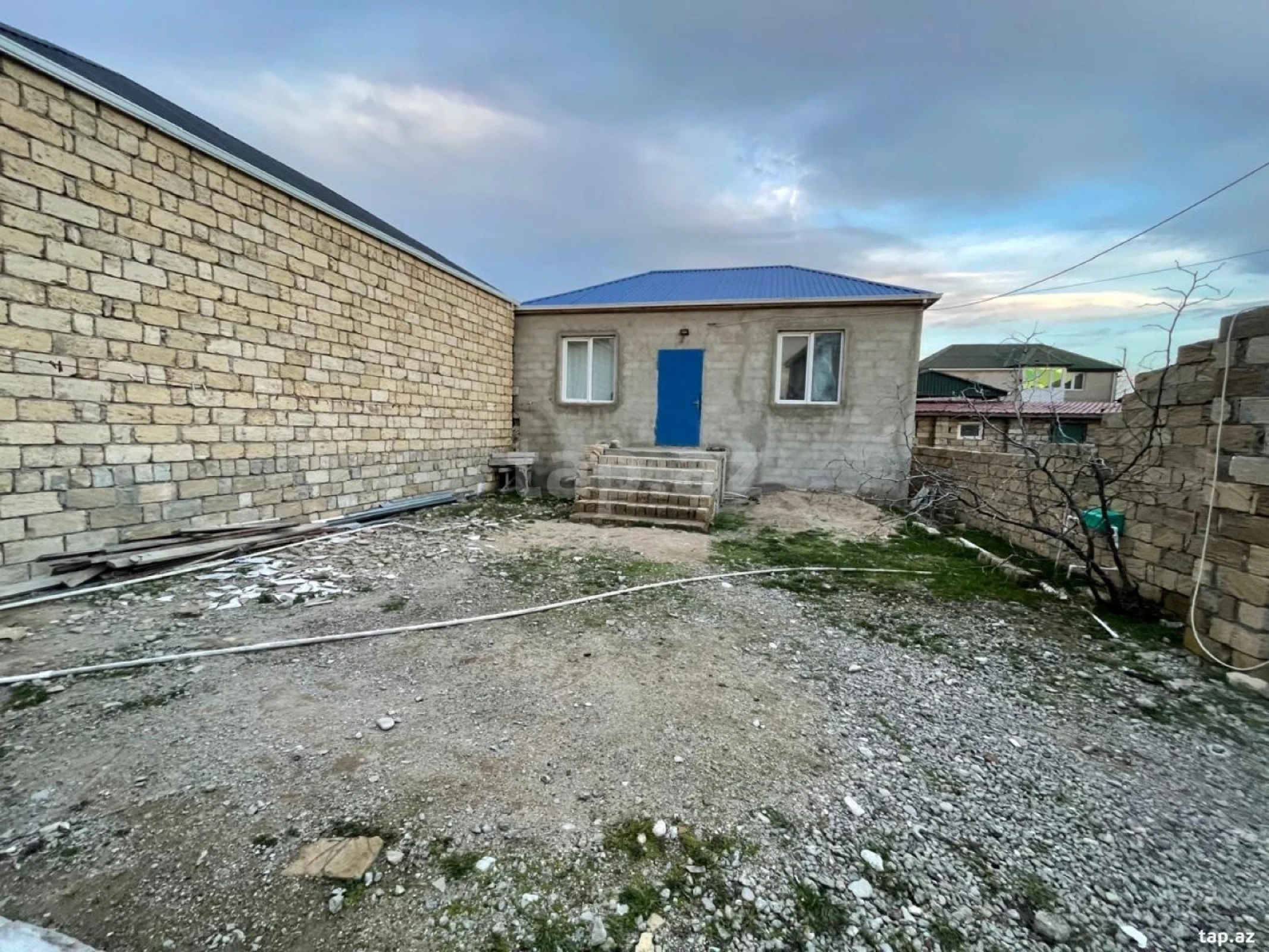 Satılır 3 otaqlı həyət evi