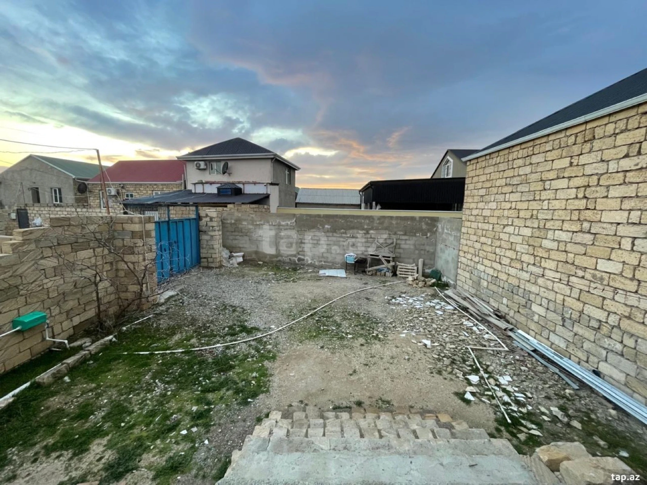 Satılır 3 otaqlı həyət evi