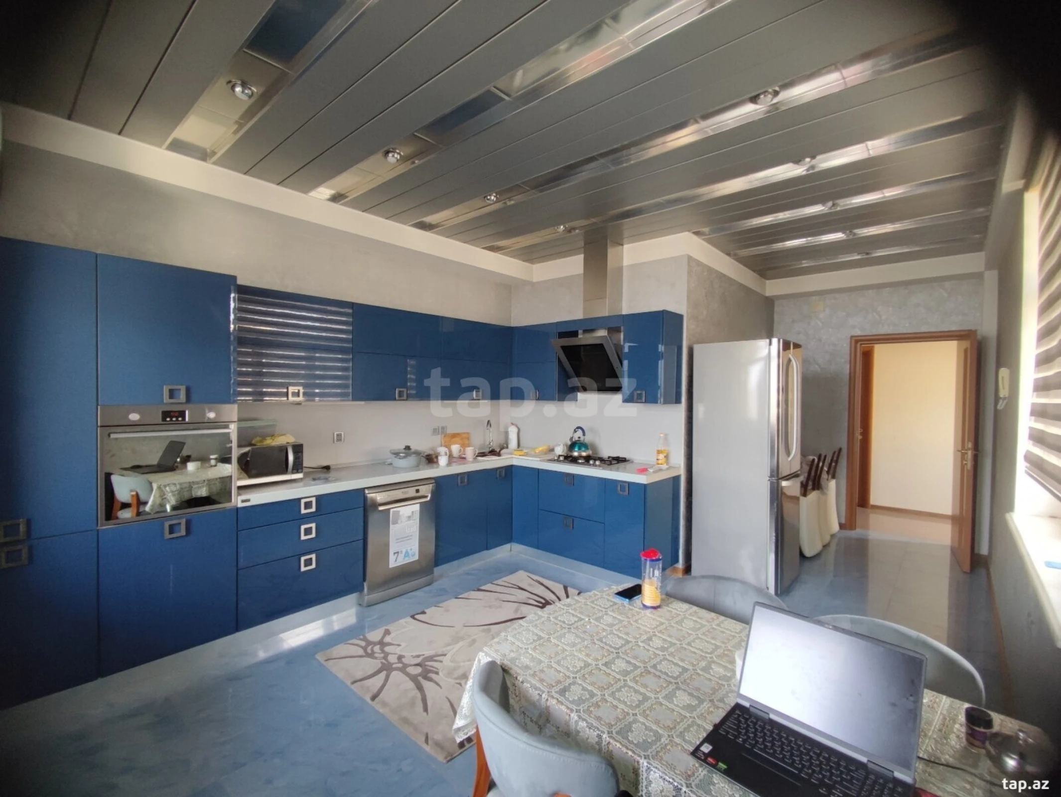 Kirayə verilir 4 otaqlı yeni tikili 175 m²