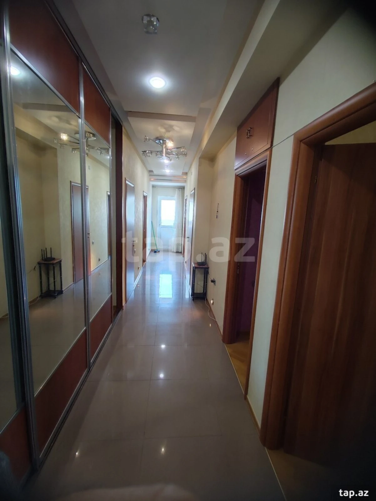 Kirayə verilir 4 otaqlı yeni tikili 175 m²