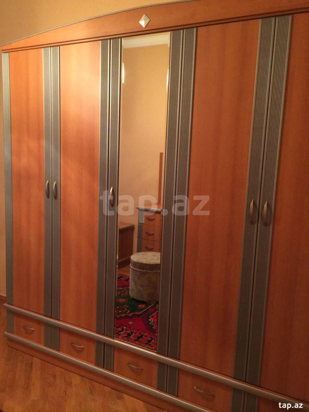 Kirayə verilir 4 otaqlı yeni tikili 200 m²