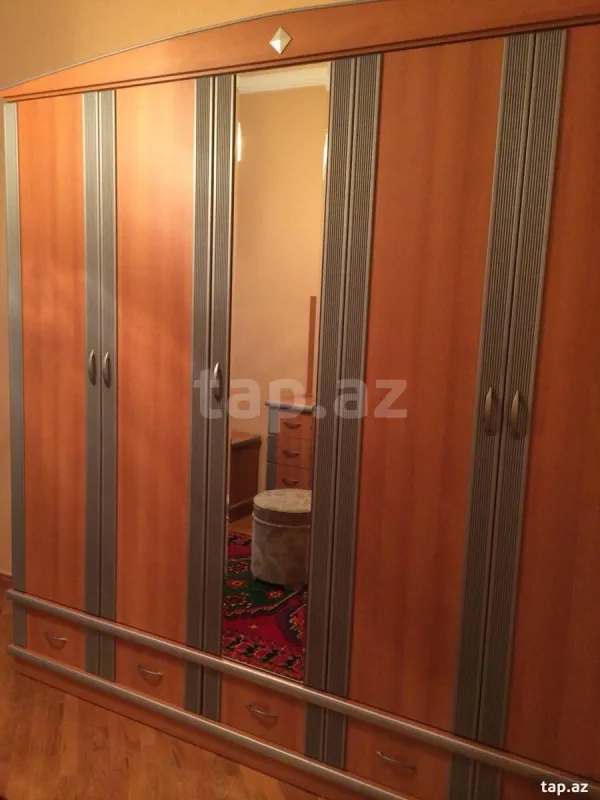 Kirayə verilir 4 otaqlı yeni tikili 200 m²