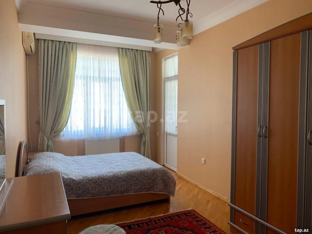 Kirayə verilir 4 otaqlı yeni tikili 200 m²