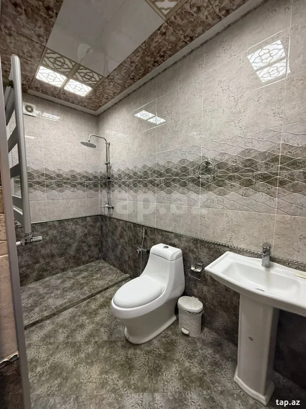 Satılır 5 otaqlı həyət evi