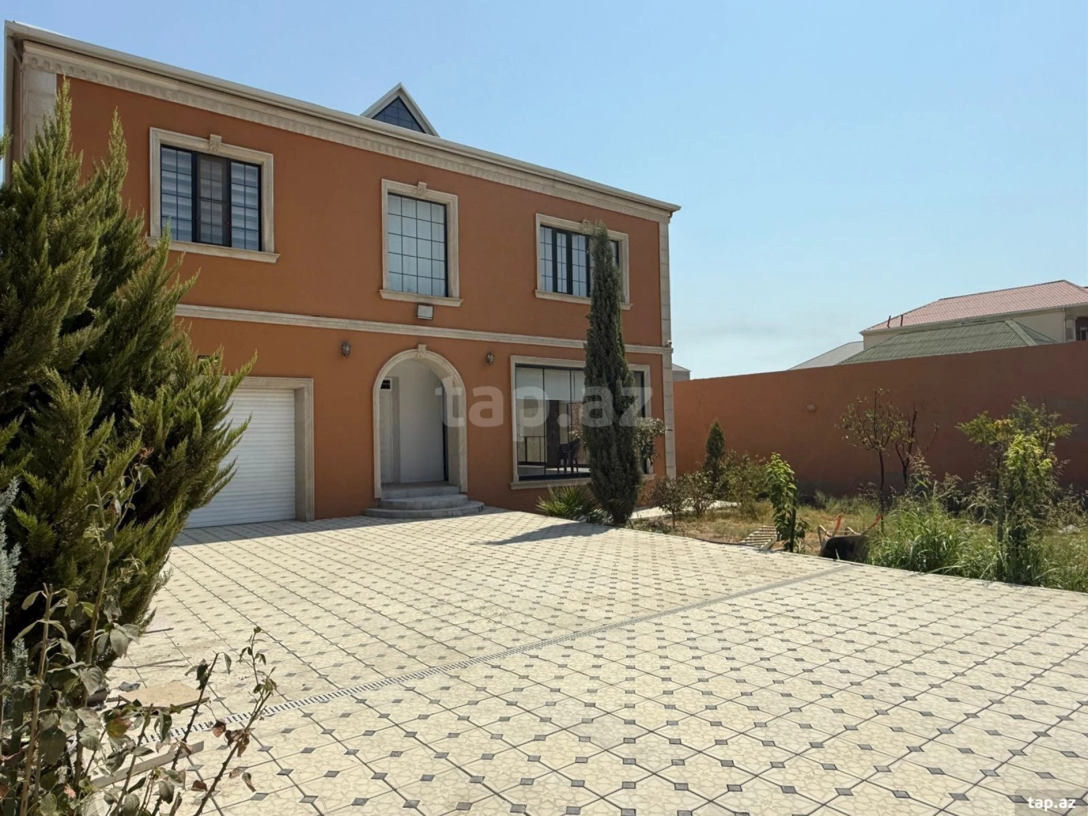 Satılır 5 otaqlı həyət evi