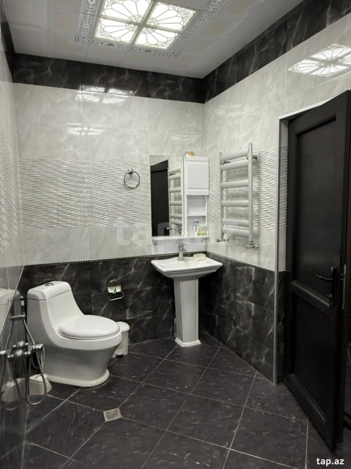 Satılır 5 otaqlı həyət evi