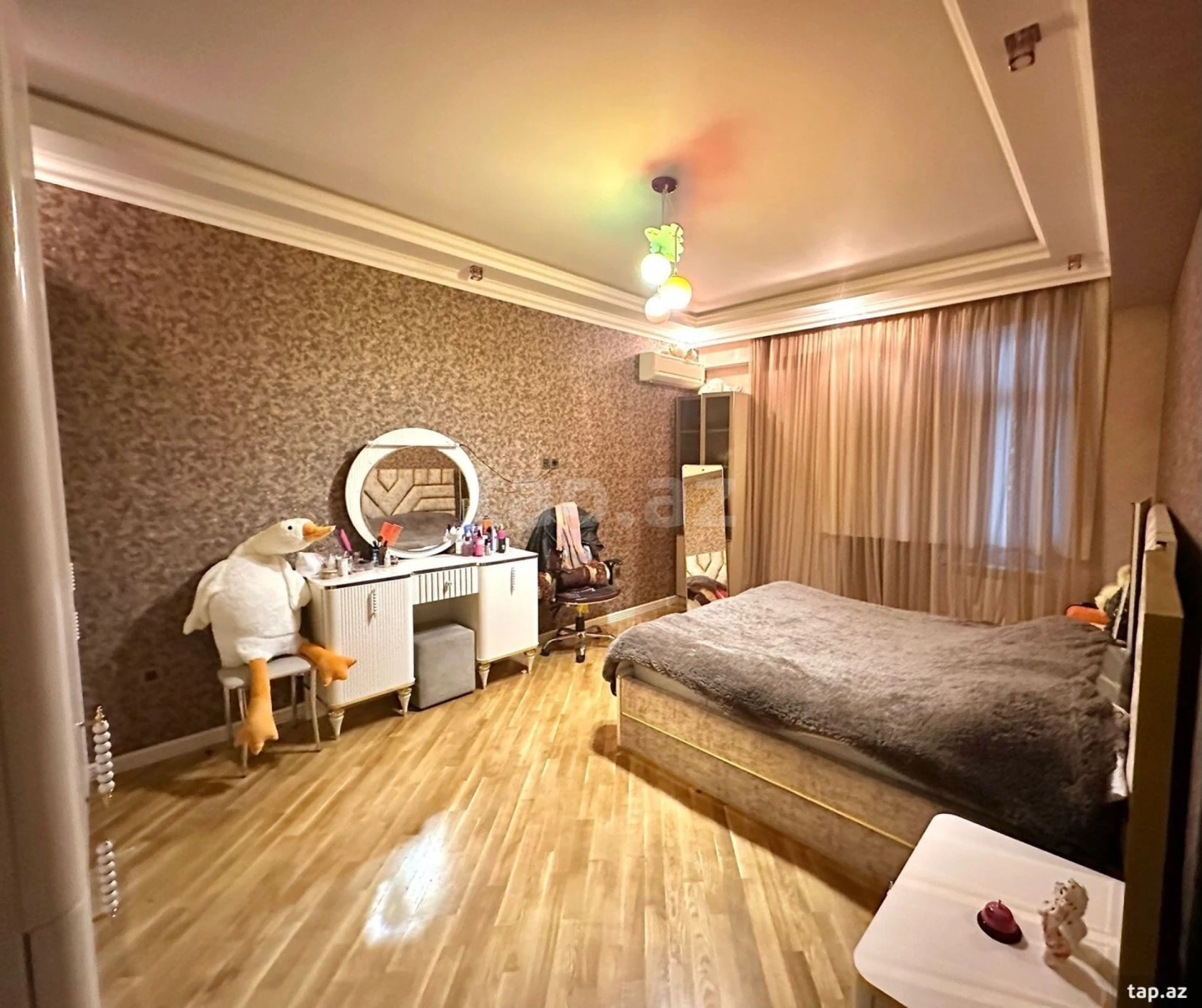 Satılır 3 otaqlı yeni tikili 140 m²