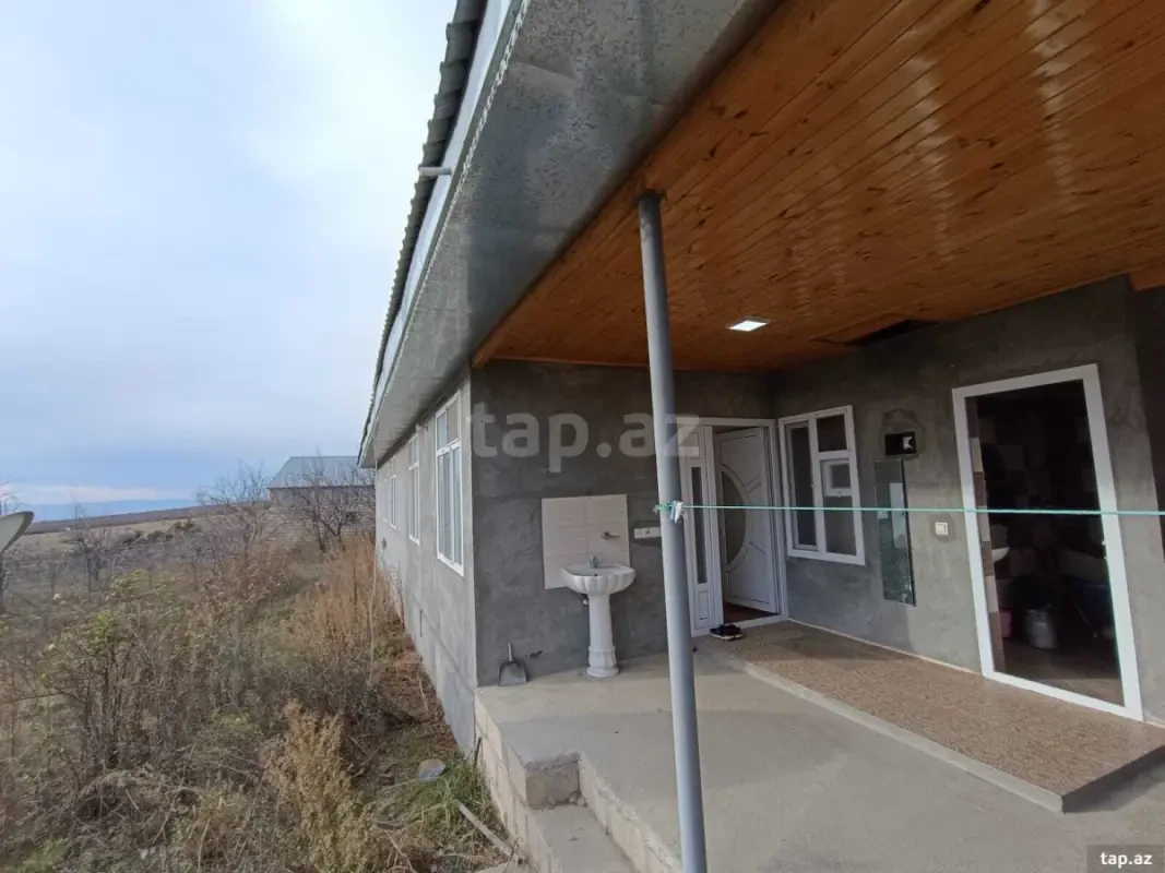 Satılır 6 otaqlı həyət evi 150 m²
