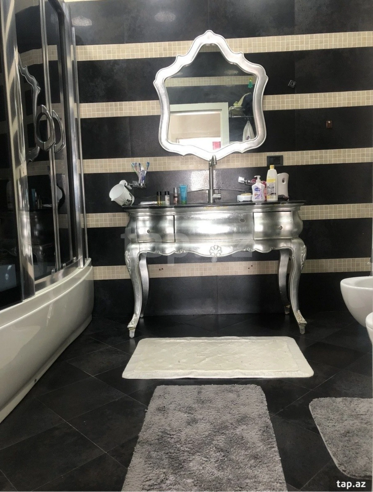 Kirayə verilir 4 otaqlı yeni tikili 210 m²