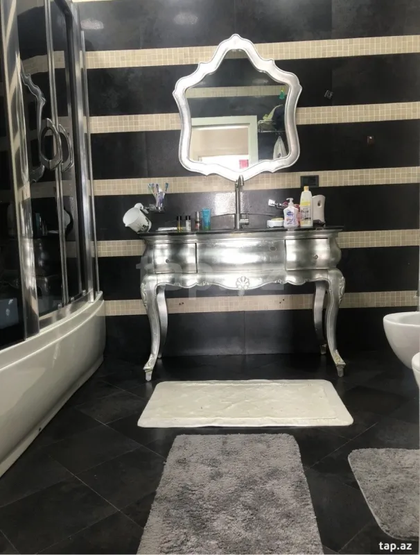 Kirayə verilir 4 otaqlı yeni tikili 210 m²