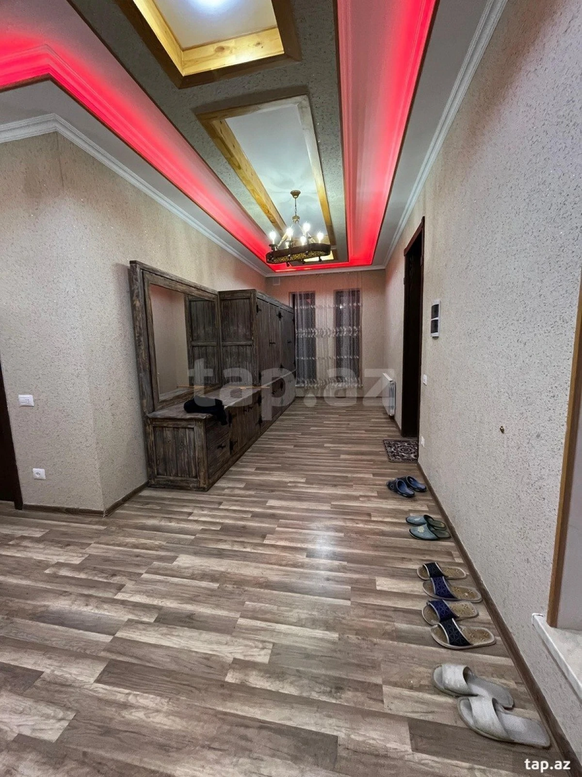 Kirayə verilir 6 otaqlı həyət evi