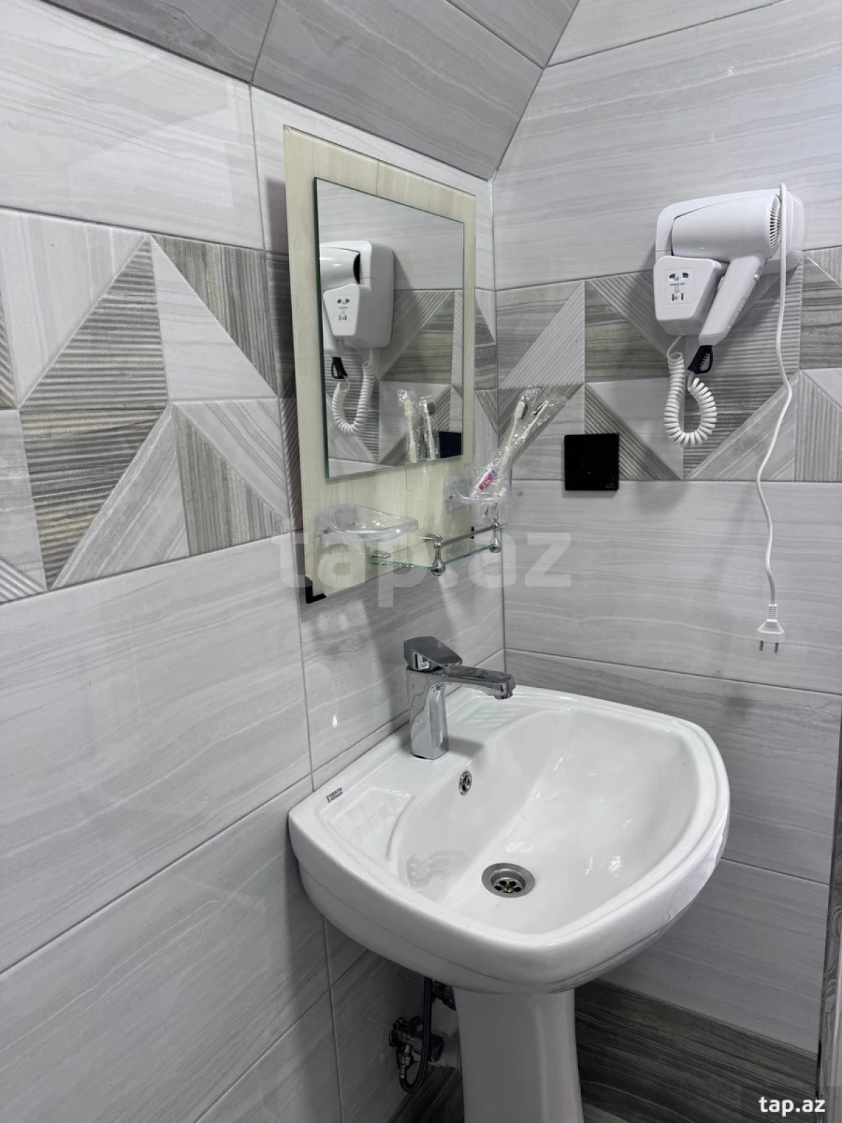 Kirayə verilir 3 otaqlı həyət evi