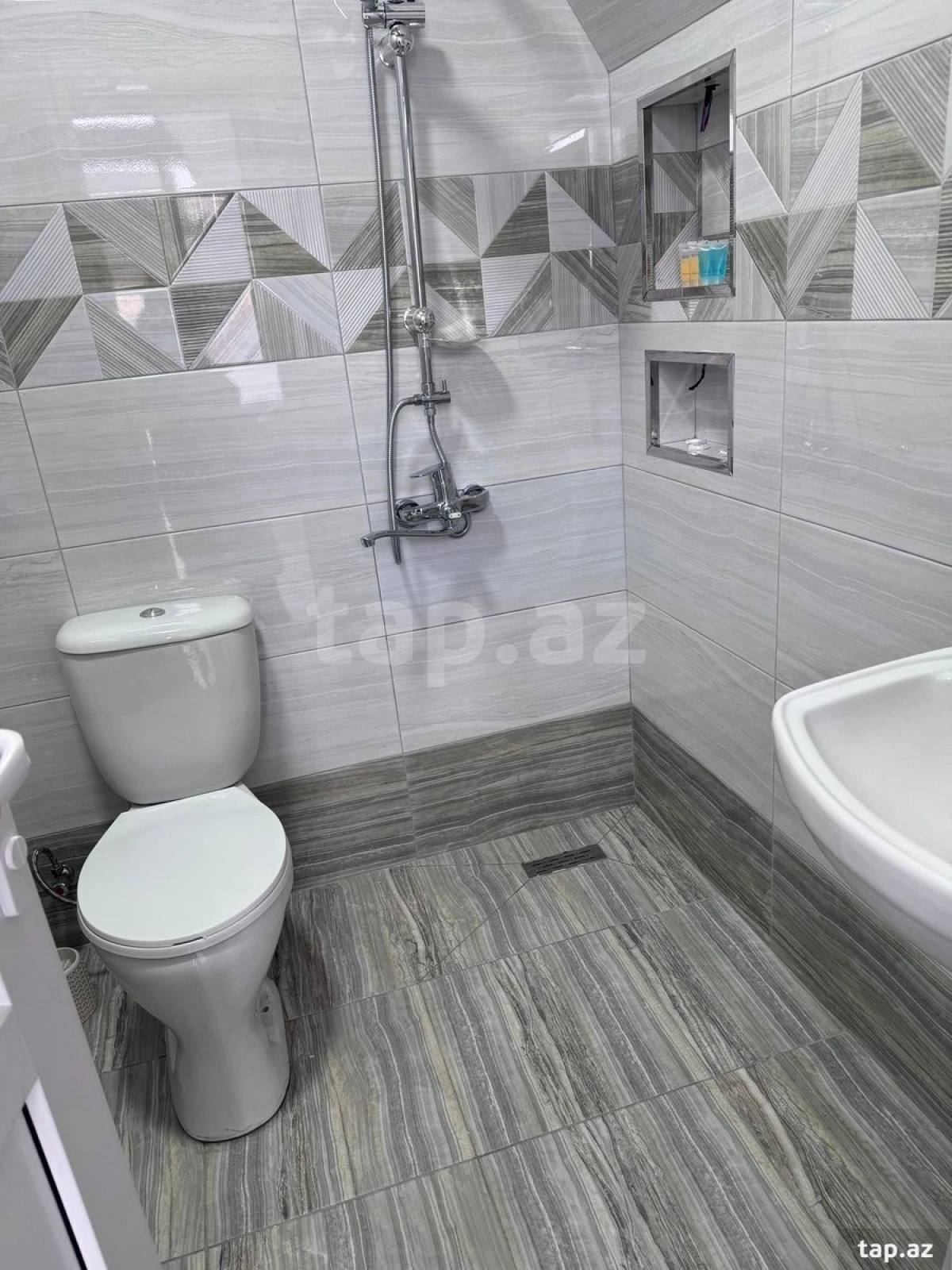 Kirayə verilir 3 otaqlı həyət evi