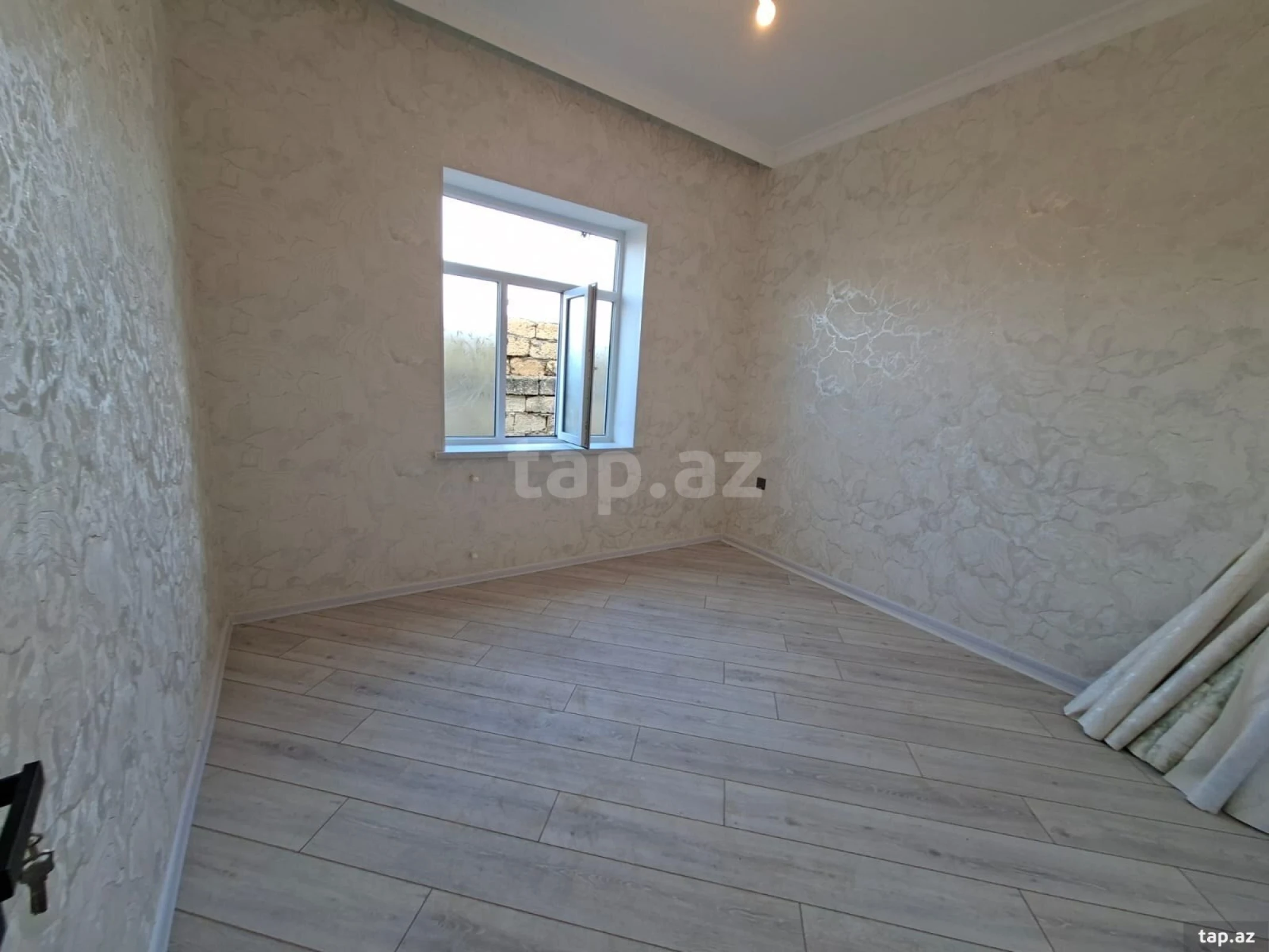 Satılır 4 otaqlı həyət evi