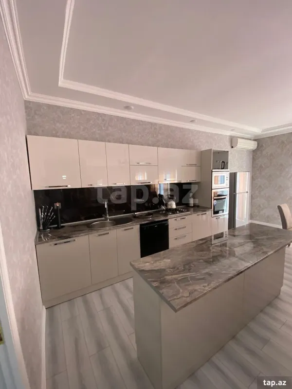 Satılır 5 otaqlı həyət evi 250 m²