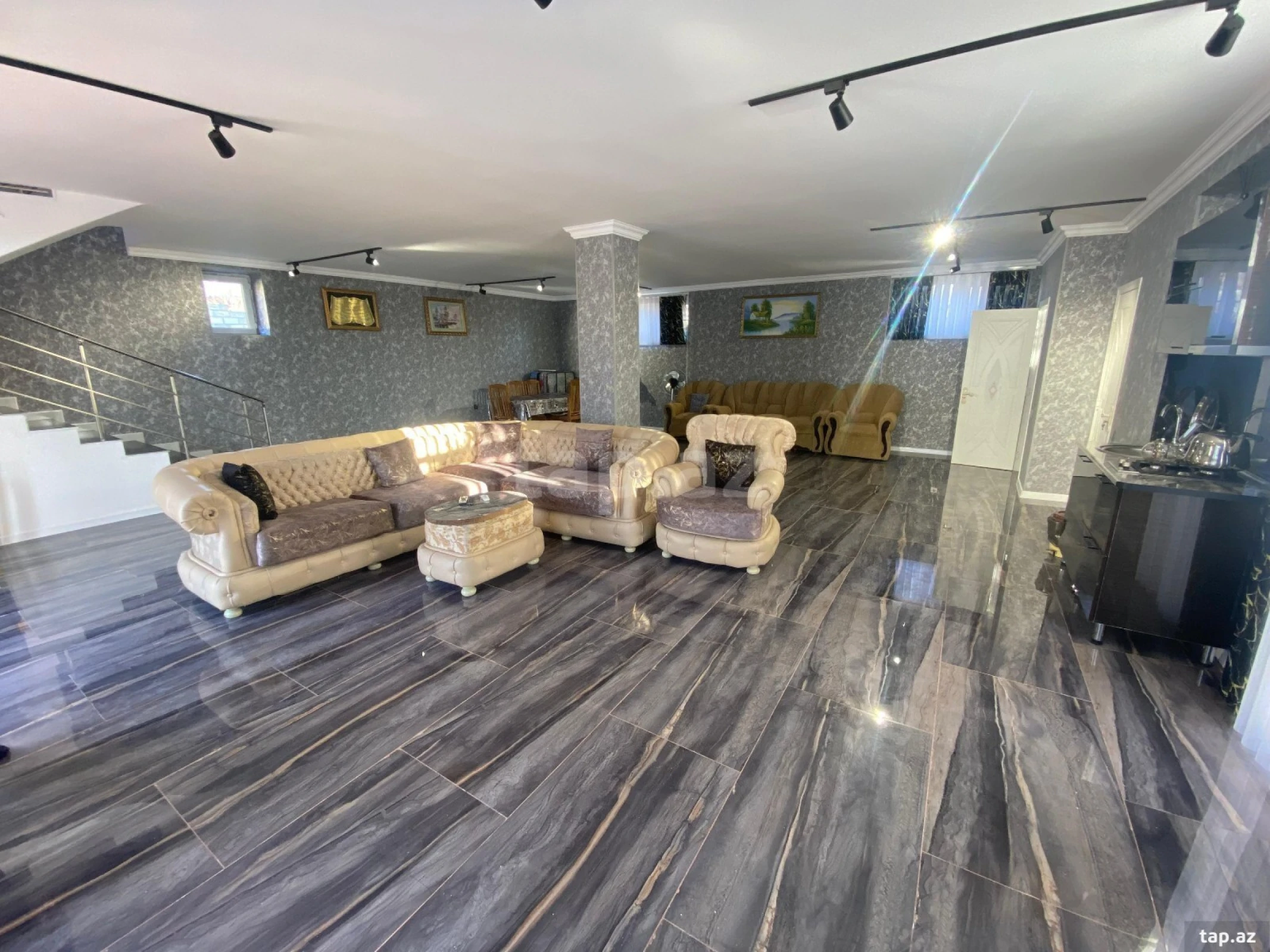 Satılır 5 otaqlı həyət evi 250 m²