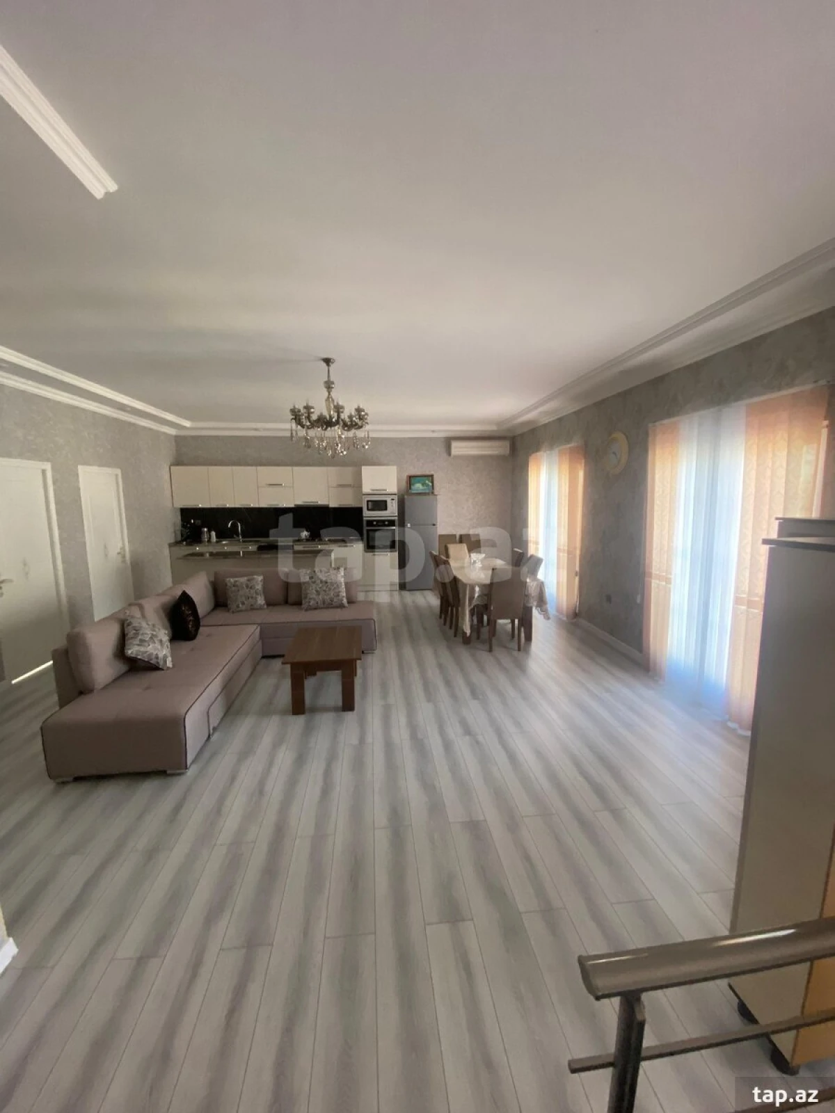 Satılır 5 otaqlı həyət evi 250 m²