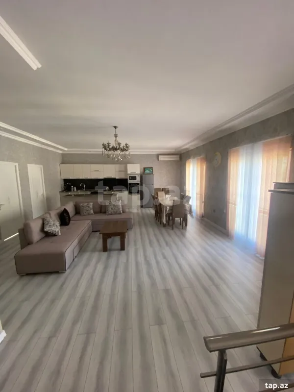 Satılır 5 otaqlı həyət evi 250 m²