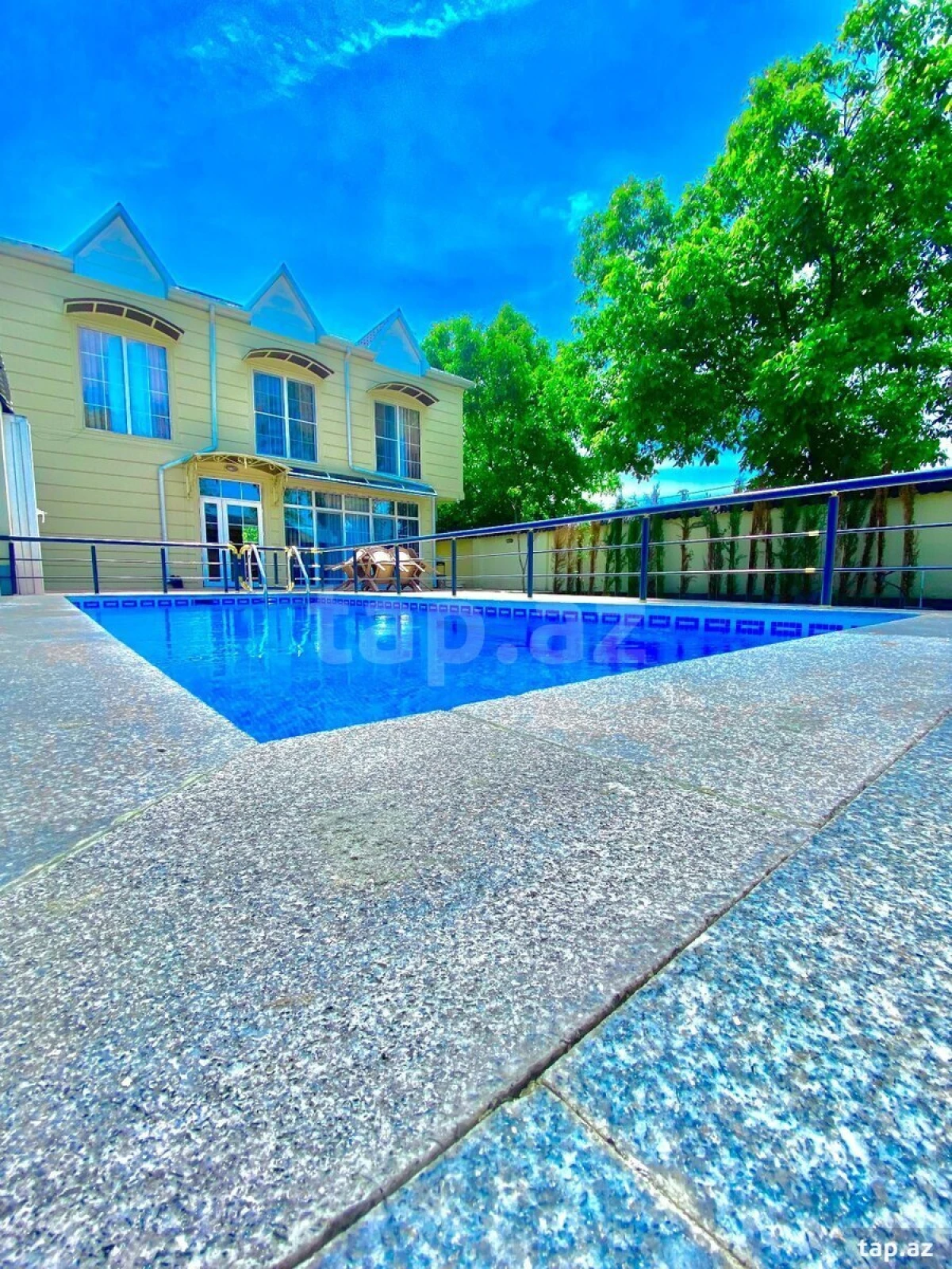 Satılır 5 otaqlı həyət evi 250 m²