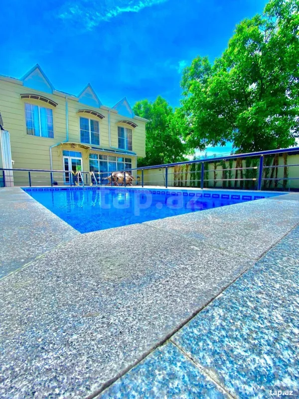 Satılır 5 otaqlı həyət evi 250 m²