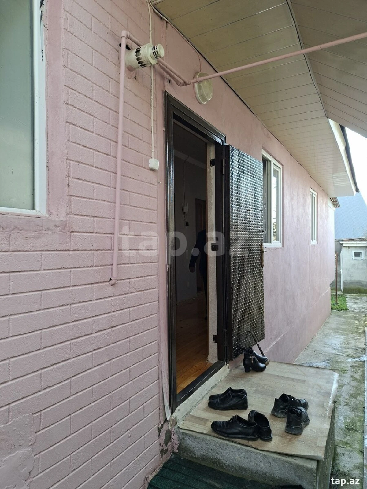 Satılır 3 otaqlı həyət evi