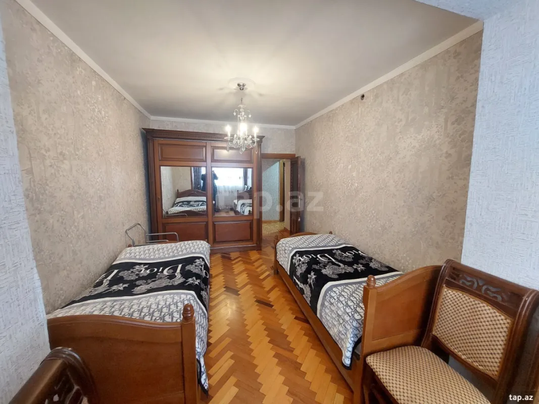 Satılır 5 otaqlı mənzil 133 m²