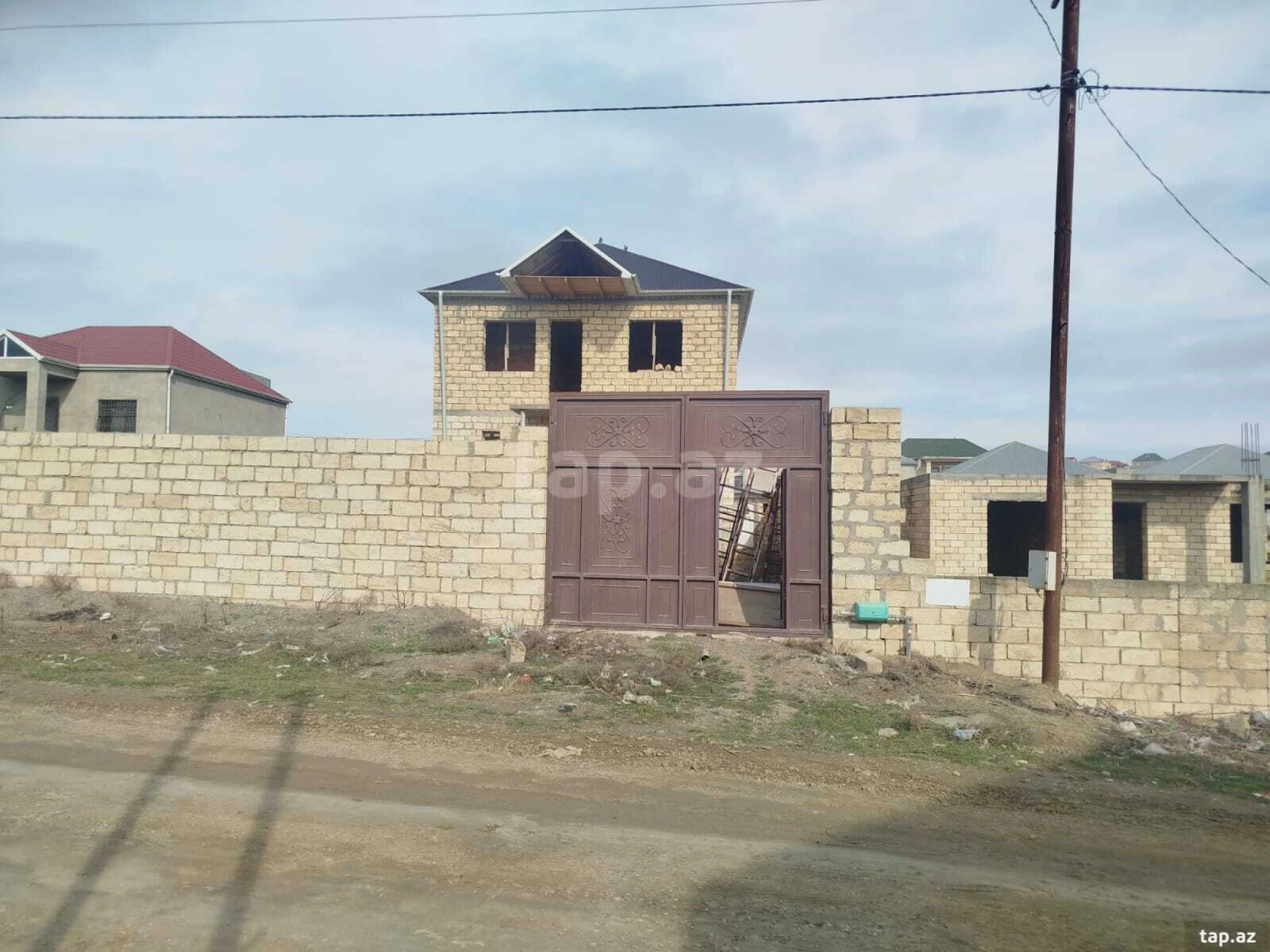 Satılır 5 otaqlı həyət evi