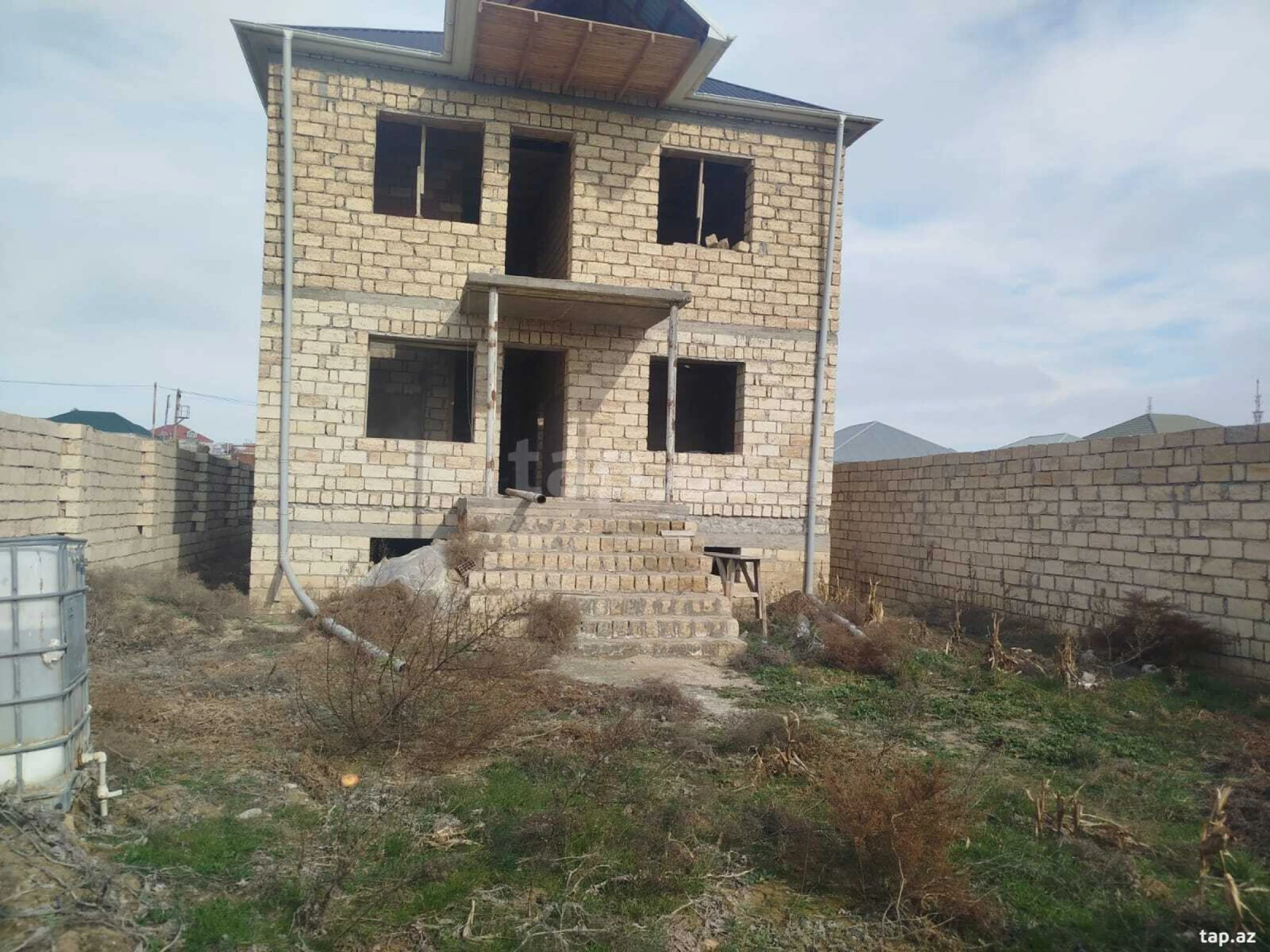 Satılır 5 otaqlı həyət evi