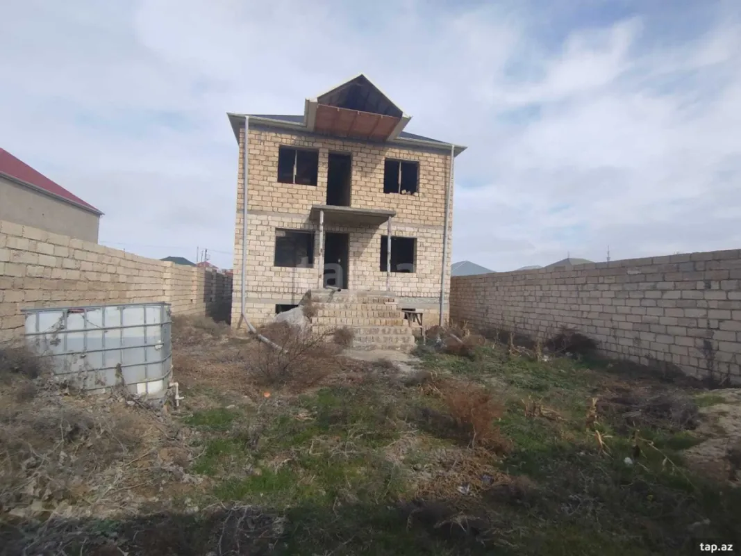 Satılır 5 otaqlı həyət evi